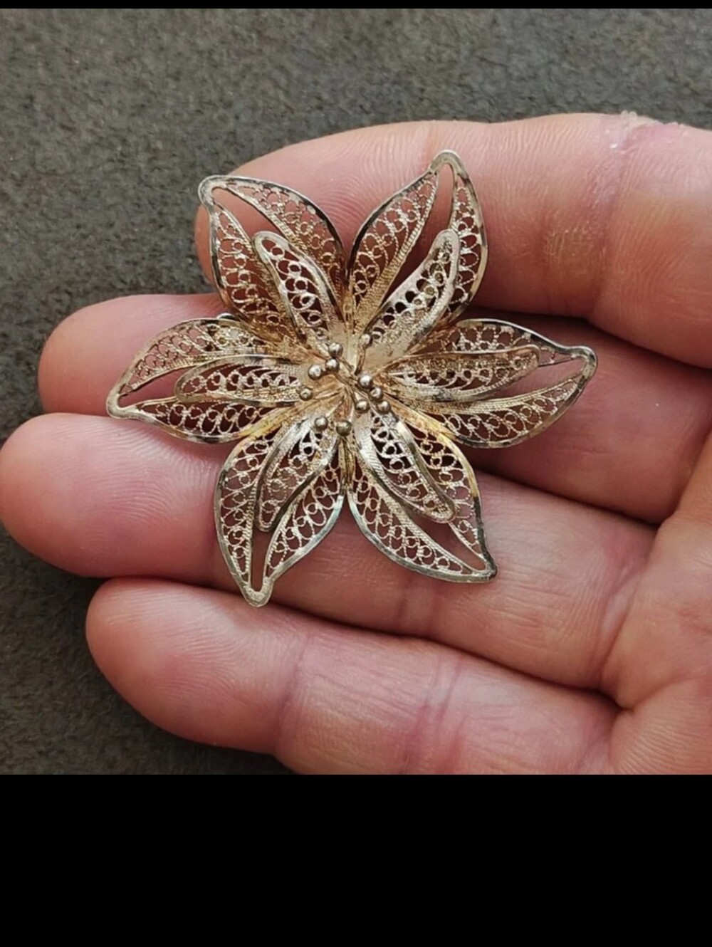 1900s 925 Sterling Silver Filigree Flower Brooch Pin.